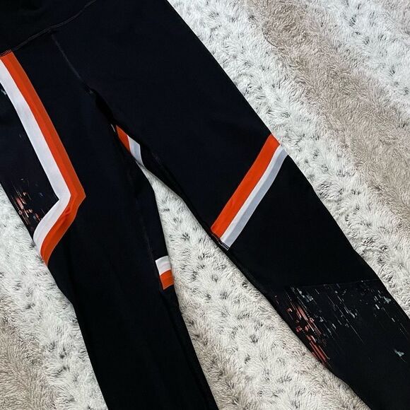 [s] [Short] Sweaty Betty Zero Gravity Full Length Legging Black w/Orange Zig Zag - Picture 3 of 11